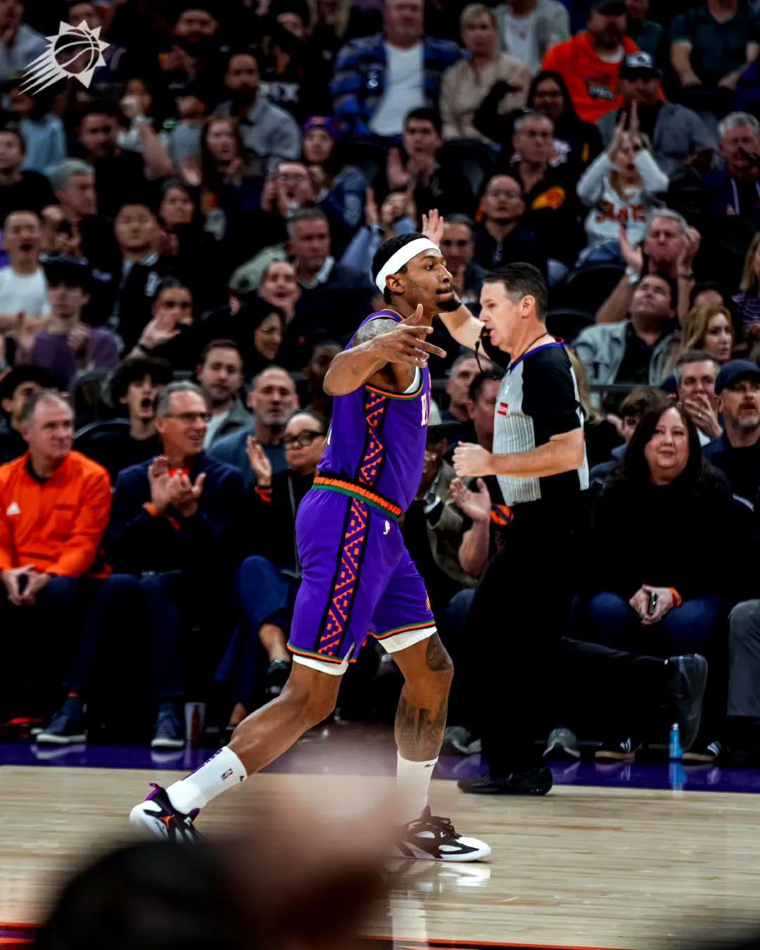 开云体育入口-太阳队发挥稳定,球队赢得连胜征战西部