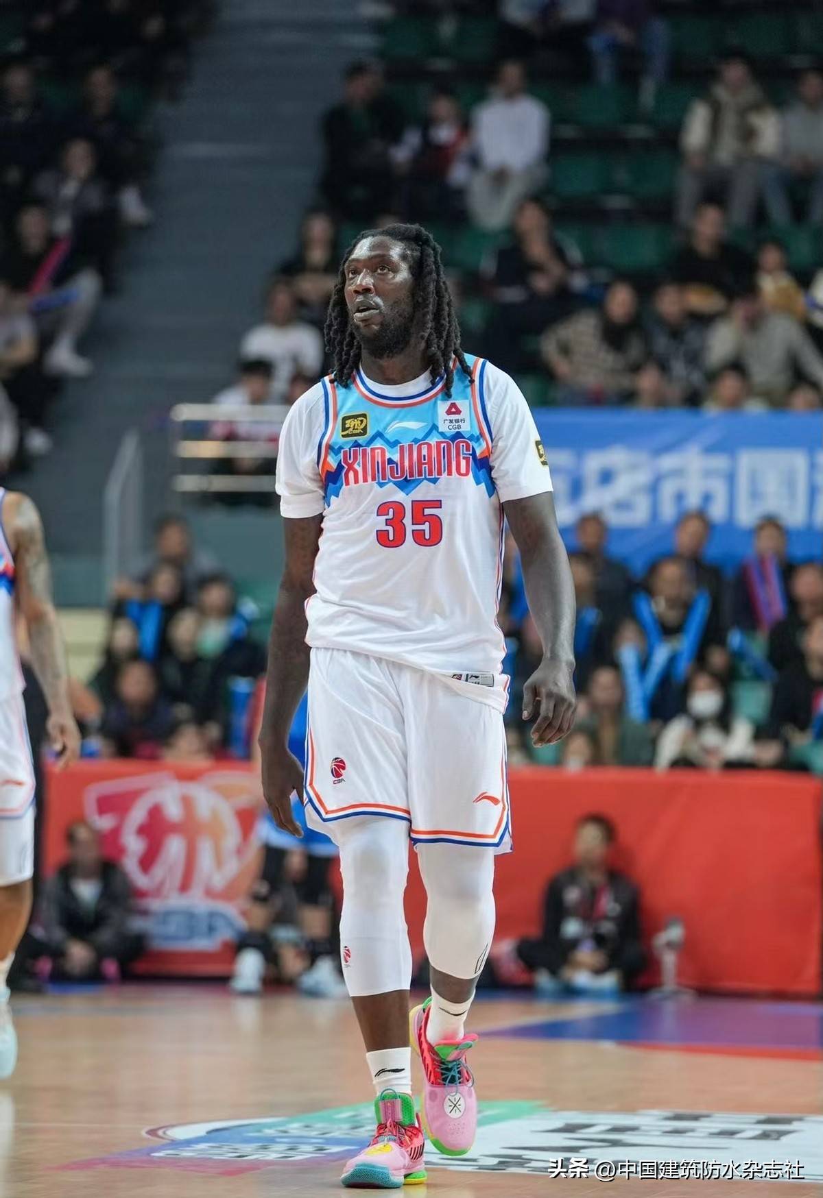 关于新疆球员联手破门,凭借默契合作夺得胜利的信息 关于新疆球员联手破门,凭借默契合作夺得胜利的信息