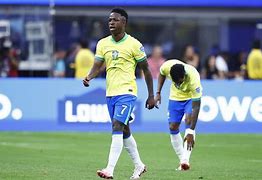 巴萨官方确认前锋维尼修斯遭受重伤的简单介绍 巴萨官方确认前锋维尼修斯遭受重伤的简单介绍