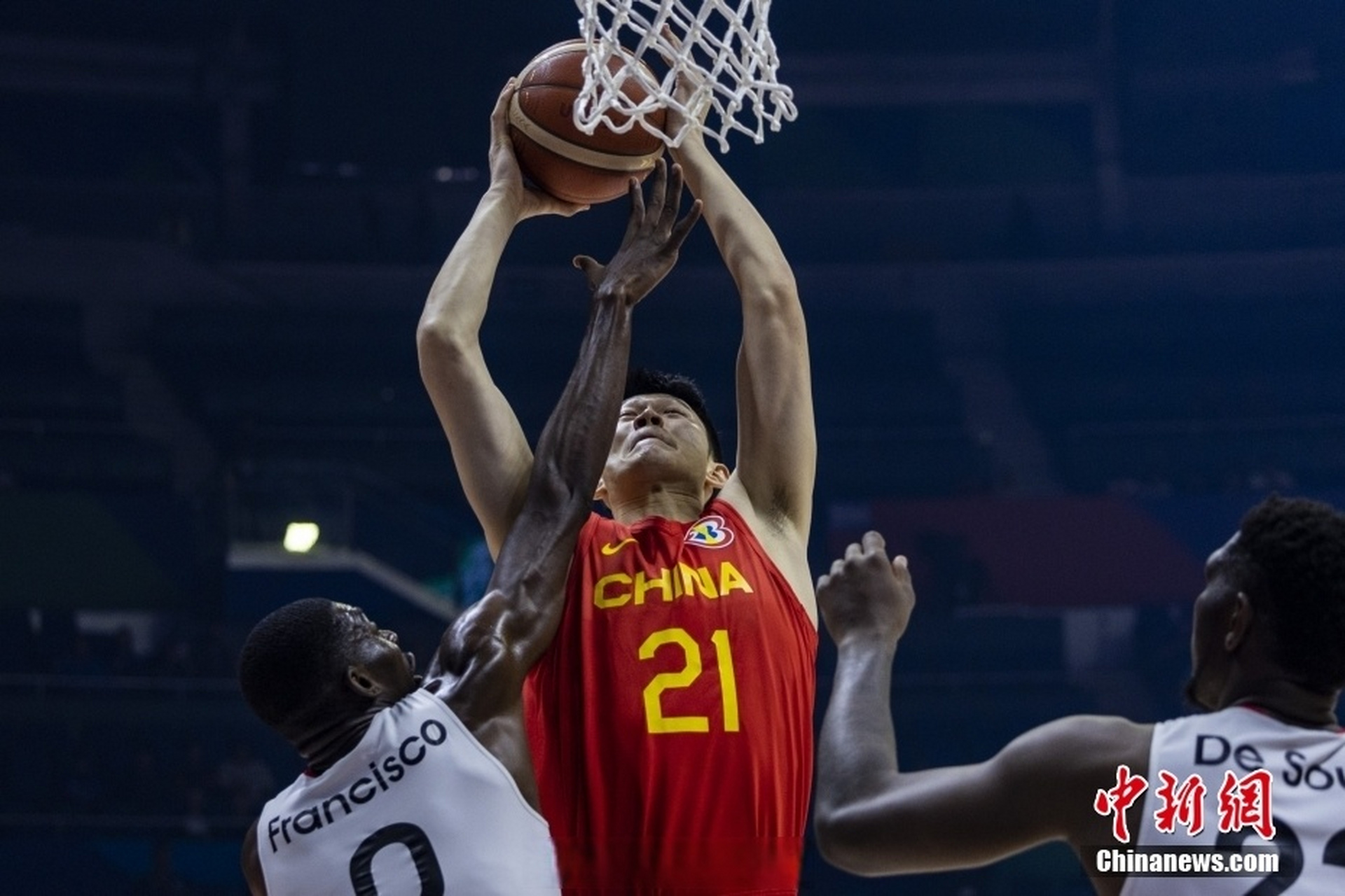 陕西男篮在昨天比赛中击败对手，赢得了比赛