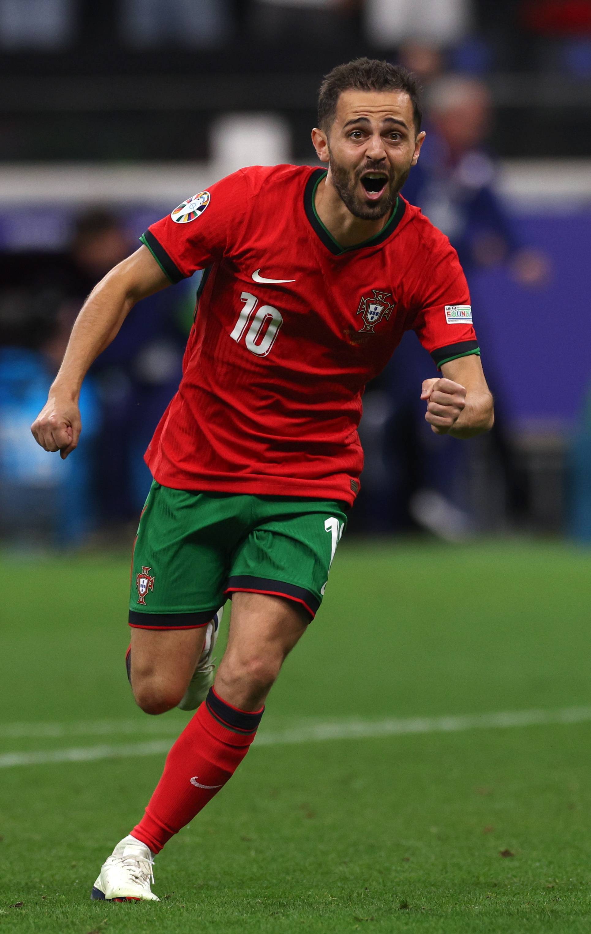 葡萄牙队在国内足球比赛中卫冕成功 葡萄牙队在国内足球比赛中卫冕成功