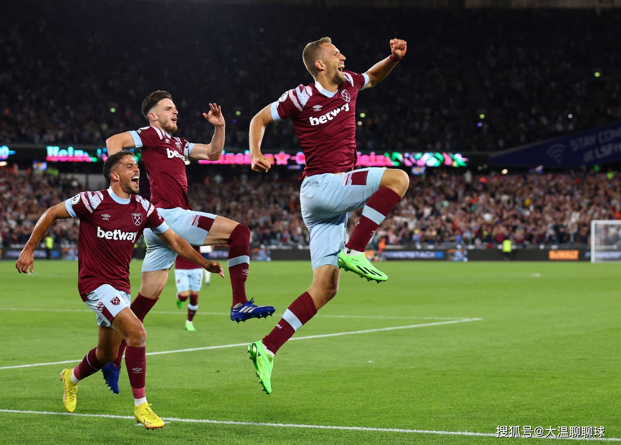 包含博洛尼亚客场逆转实现逆袭，取得胜利的词条