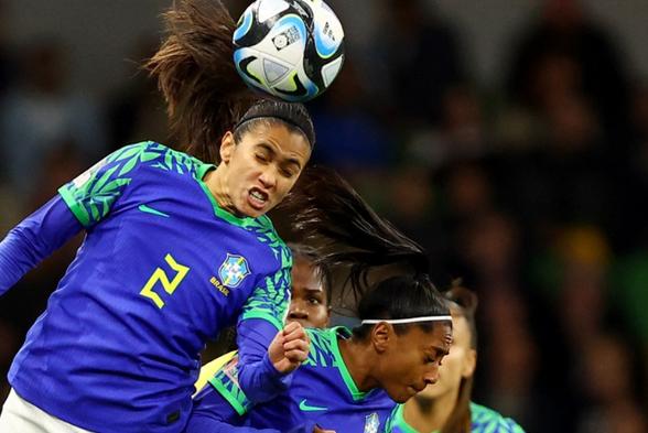 包含巴西女足遭遇无缘强三战全败提前出局的词条