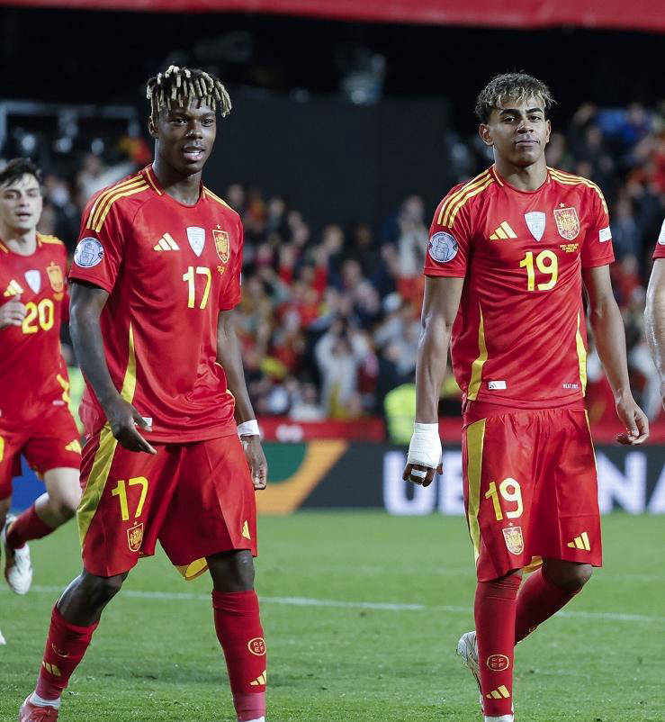 球队实力大比拼,赛场上精彩纷呈 球队实力大比拼,赛场上精彩纷呈