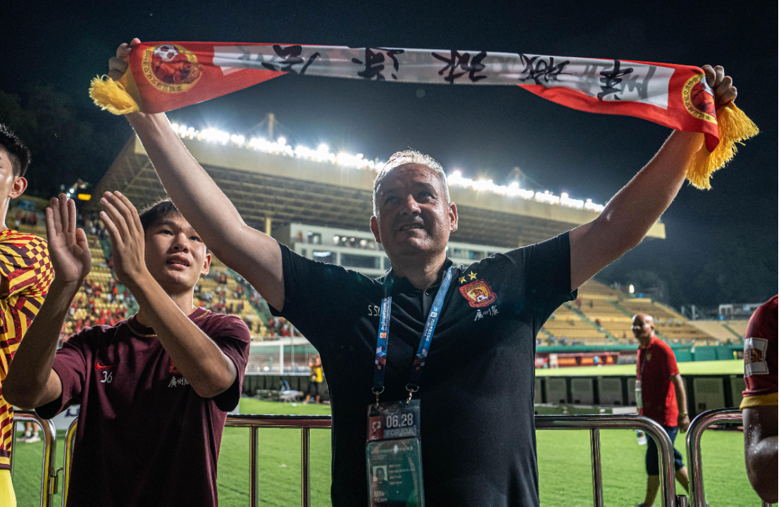 开云体育官网-包含足球之夜：球迷狂欢，全情支持自己的爱队的词条