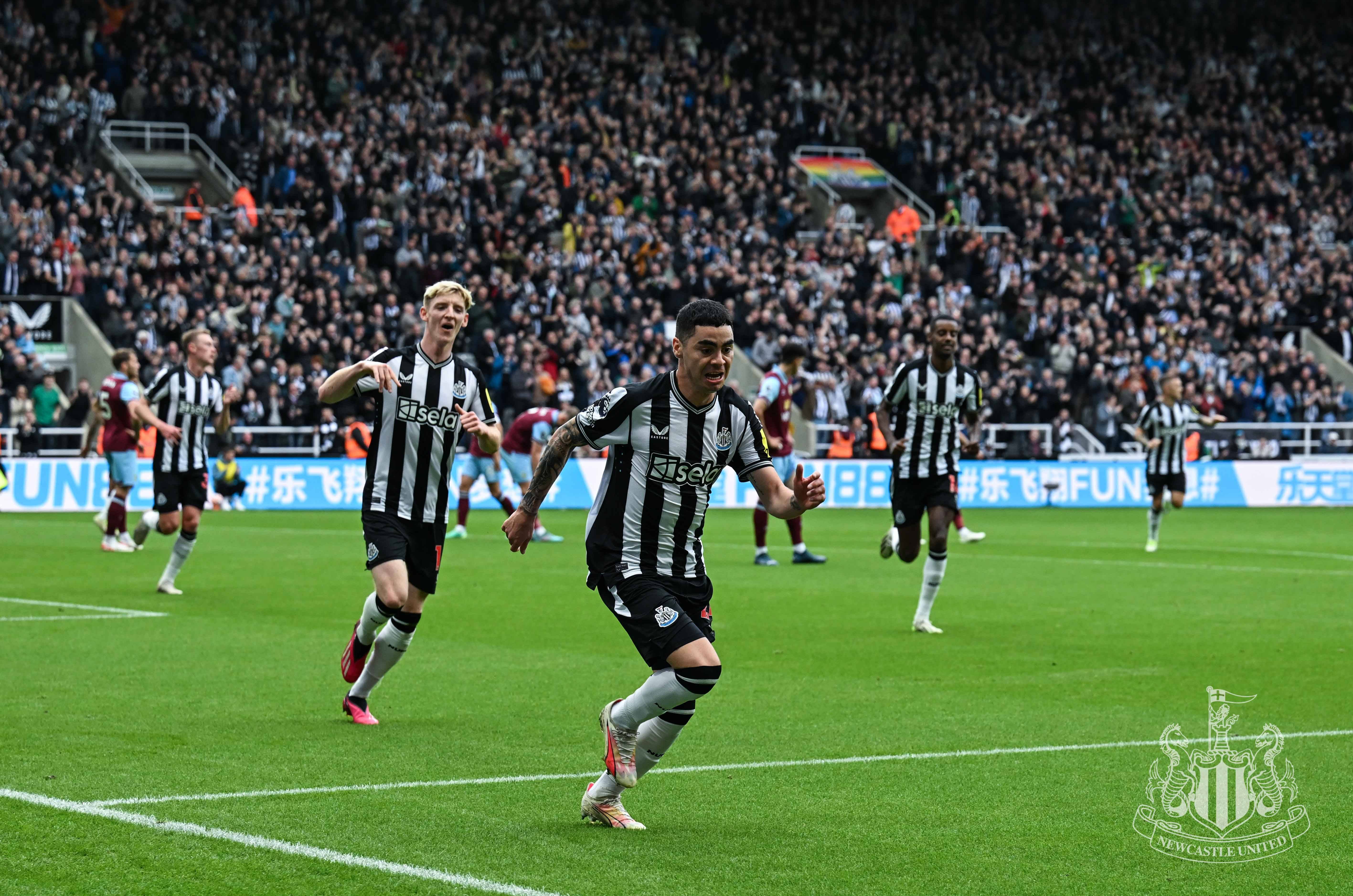 阿斯顿维拉在比赛场上展现无敌姿态 阿斯顿维拉在比赛场上展现无敌姿态