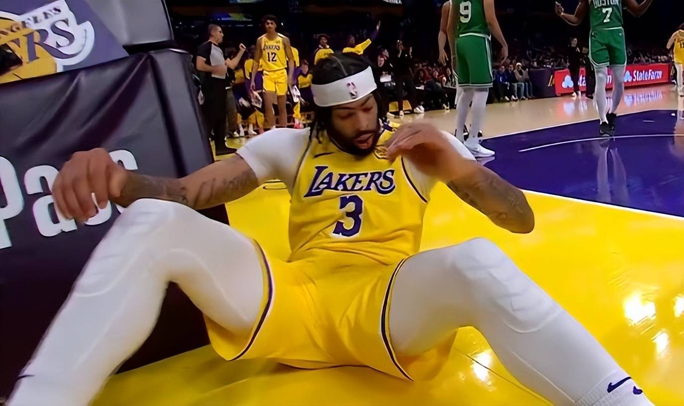 开云体育官方网站-凯尔特人队大胜湖人队，士气高涨