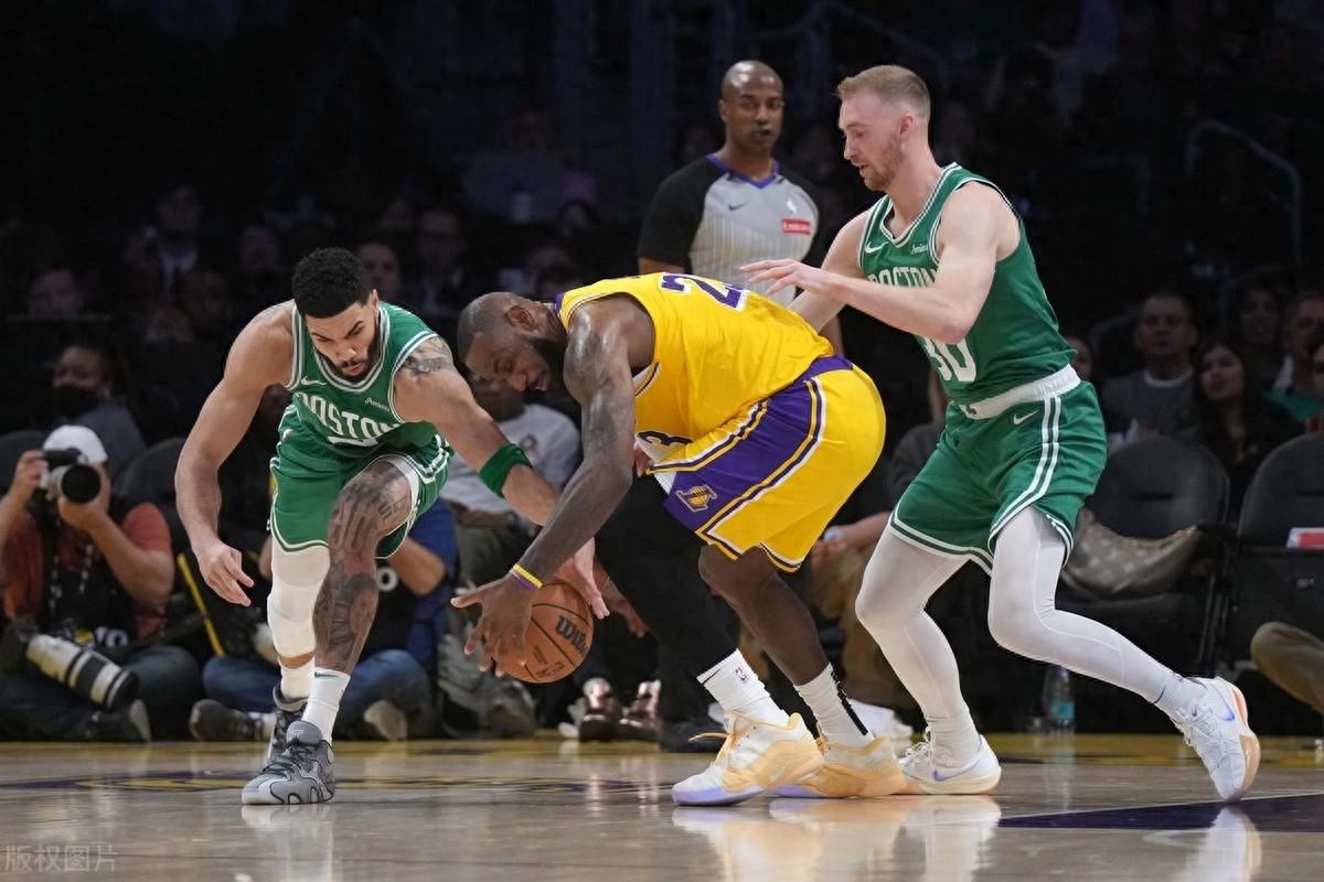 凯尔特人队大胜湖人队,士气高涨 凯尔特人队大胜湖人队,士气高涨