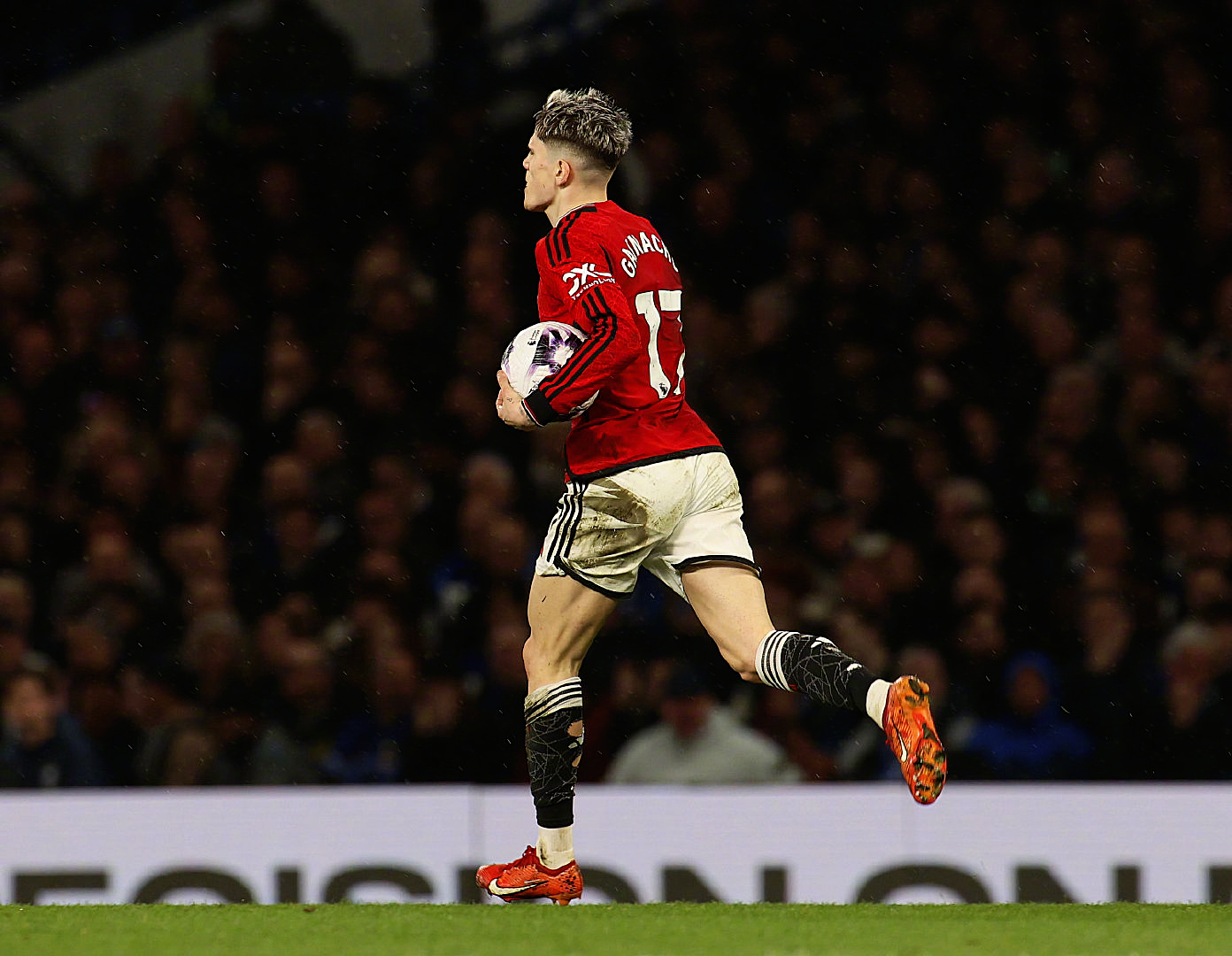 包含曼联客场斩获三分,继续领跑积分榜的词条 包含曼联客场斩获三分,继续领跑积分榜的词条