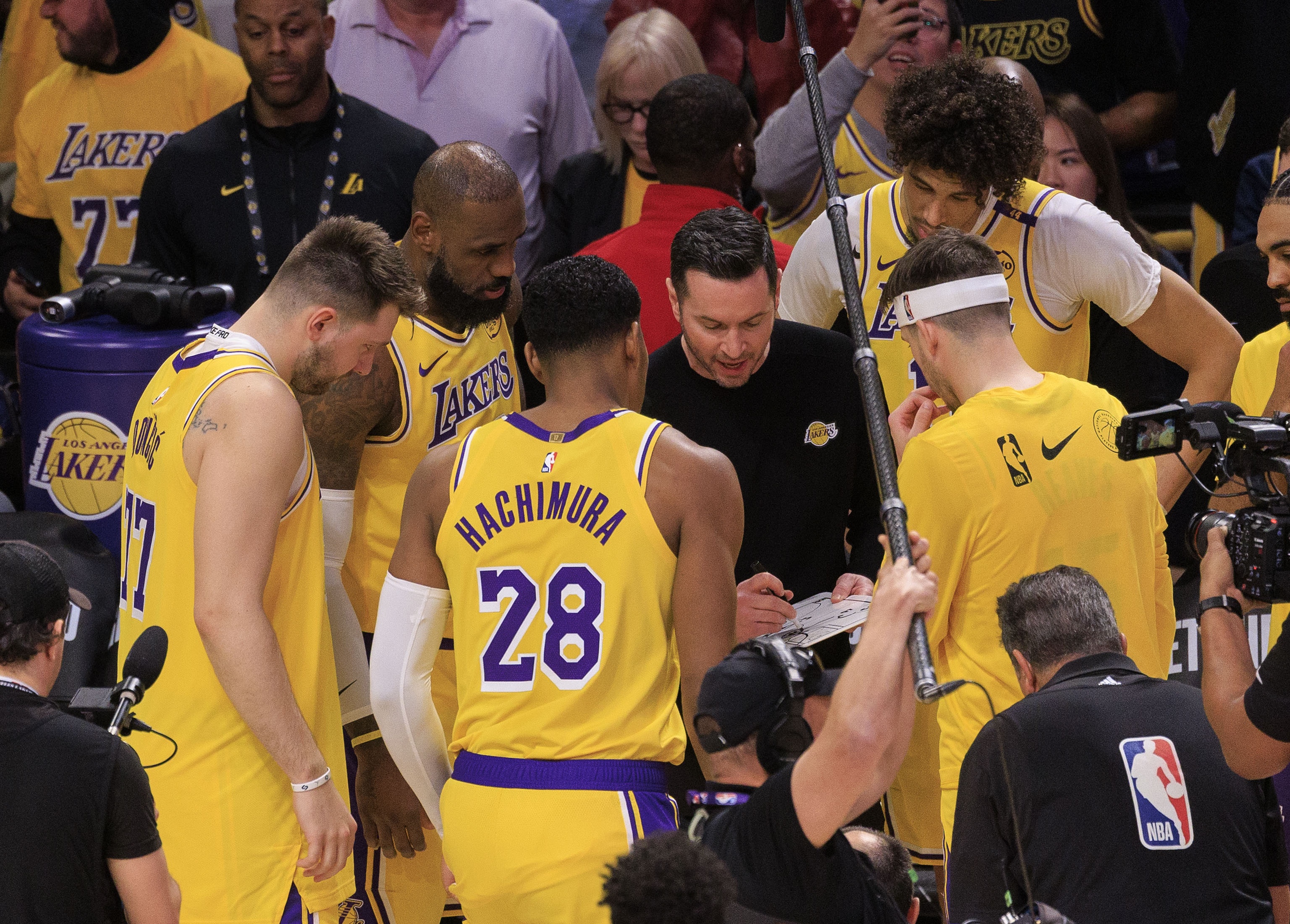 开云官网-雷霆赢球，保罗带队战胜鹈鹕