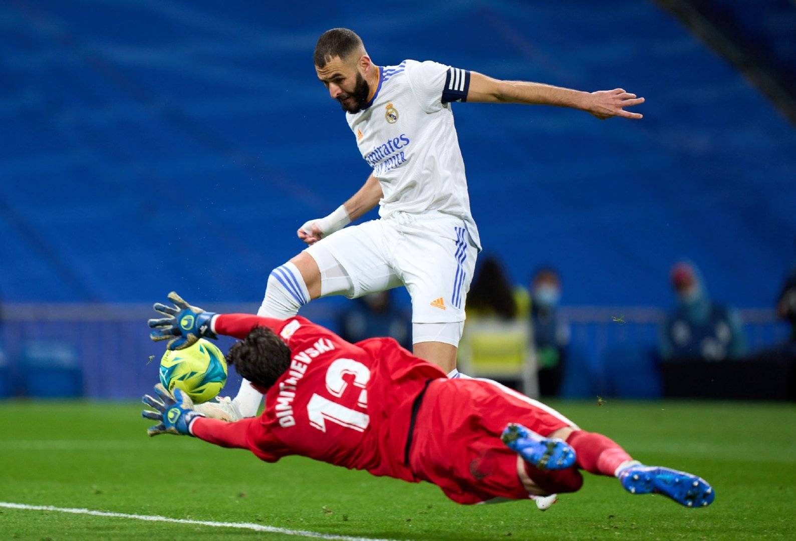 格拉纳达主场拿下关键胜利,稳固前四位置的简单介绍 格拉纳达主场拿下关键胜利,稳固前四位置的简单介绍