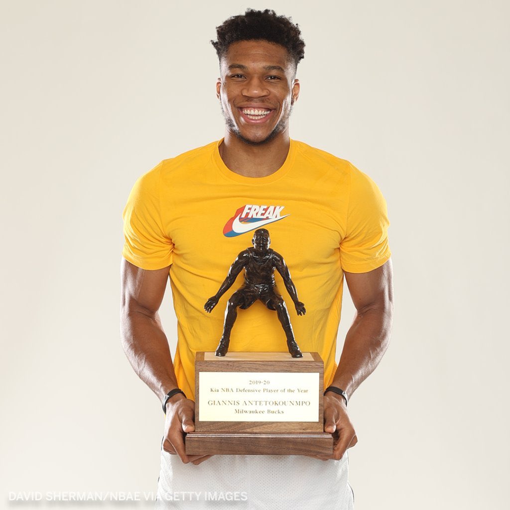 雄鹿队球星展示DIY手工技巧，收获众多粉丝支持