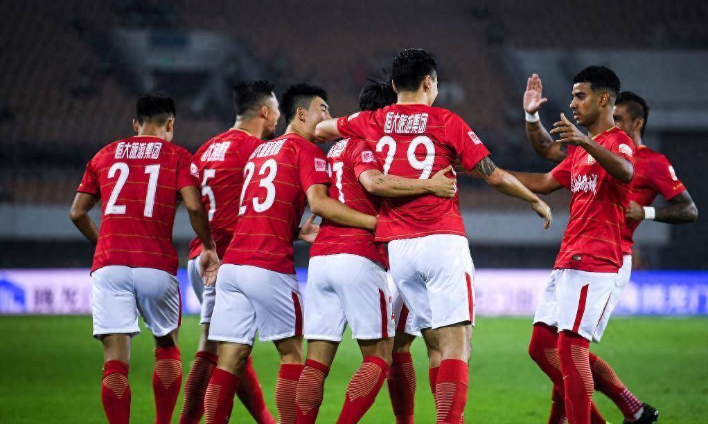 上港将在重大比赛中迎战恒大,硝烟弥漫战场 上港将在重大比赛中迎战恒大,硝烟弥漫战场