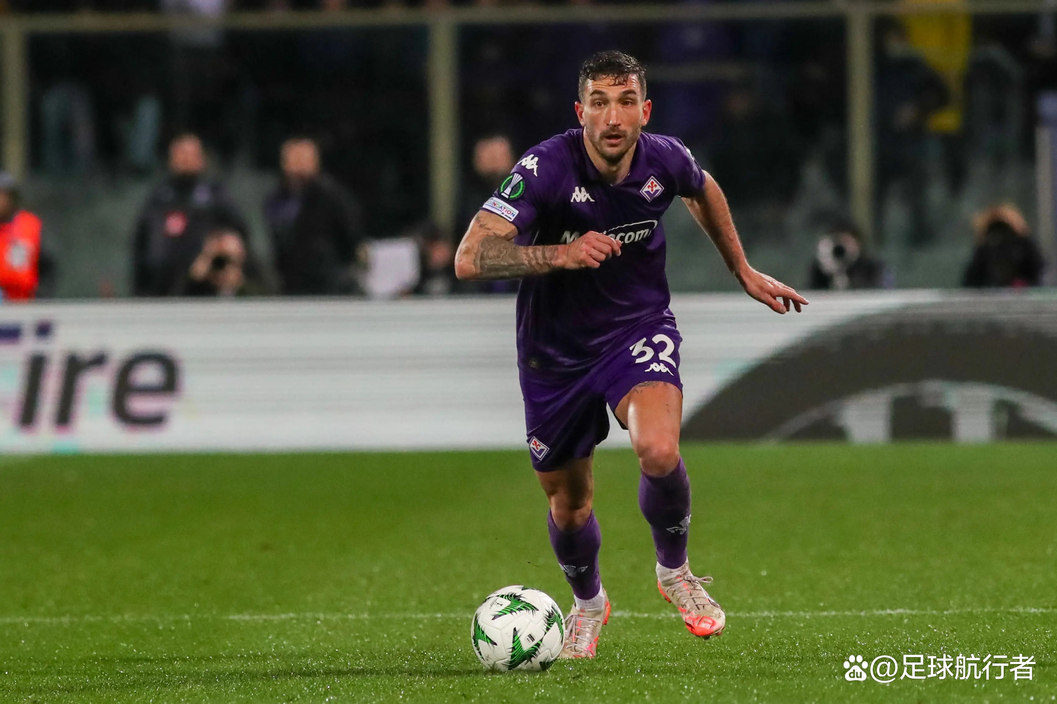 包含帕尔马客场迎来连败，跌入低谷的词条