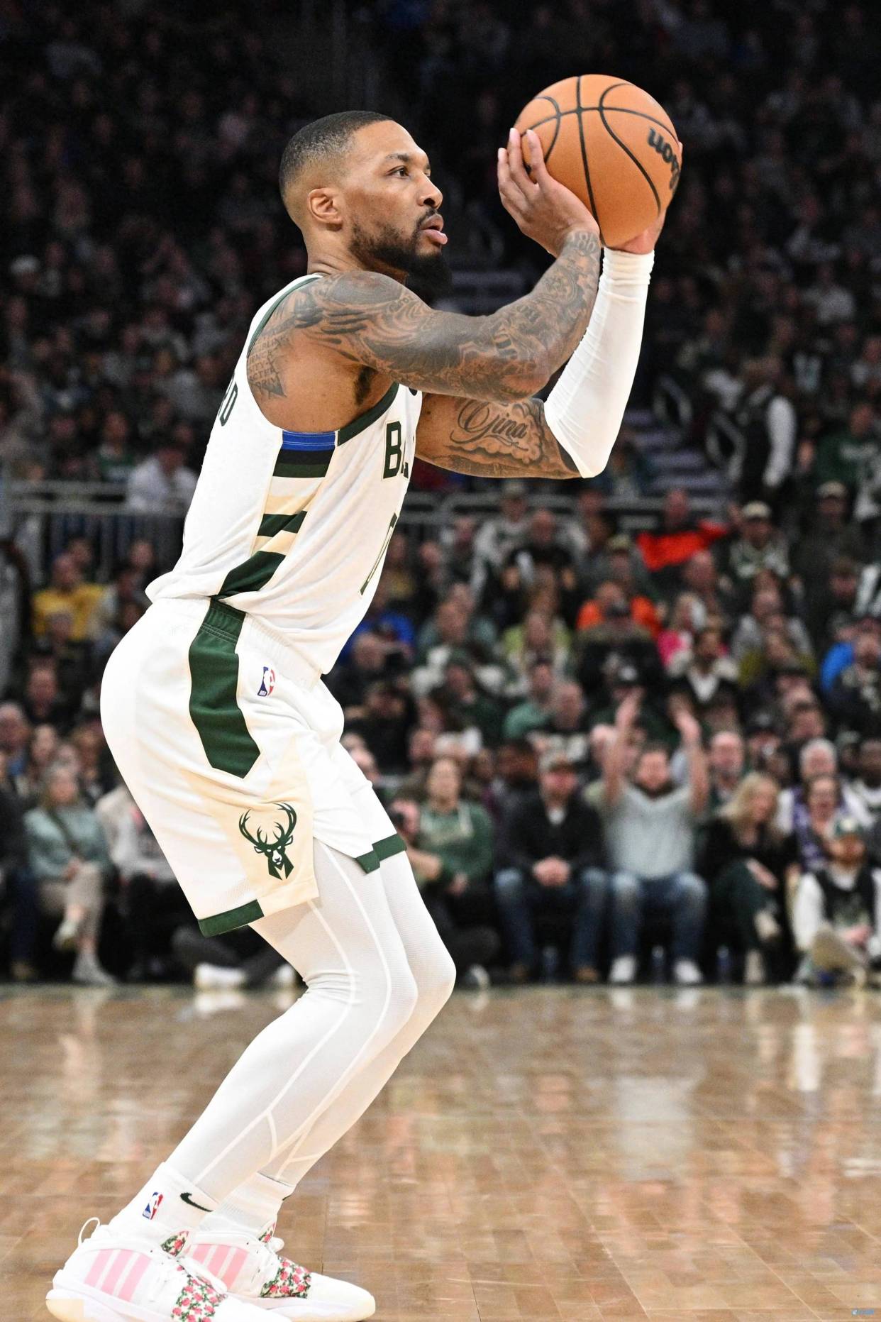 雄鹿胜负交替,本赛季战绩坚挺 雄鹿胜负交替,本赛季战绩坚挺