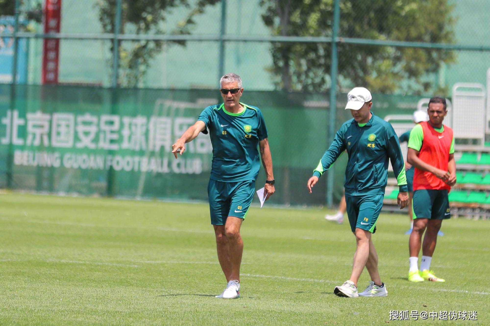 中超球队备战新季，赛前准备精益求精