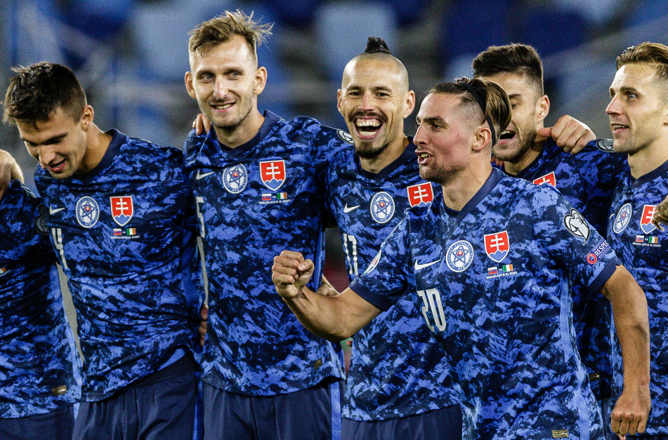 斯洛伐克豪取三分，晋级仍存一线希望