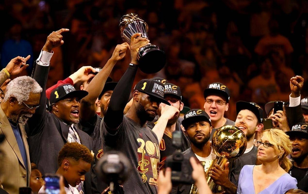 热火与湖人对决上演激烈篮球决战 热火与湖人对决上演激烈篮球决战