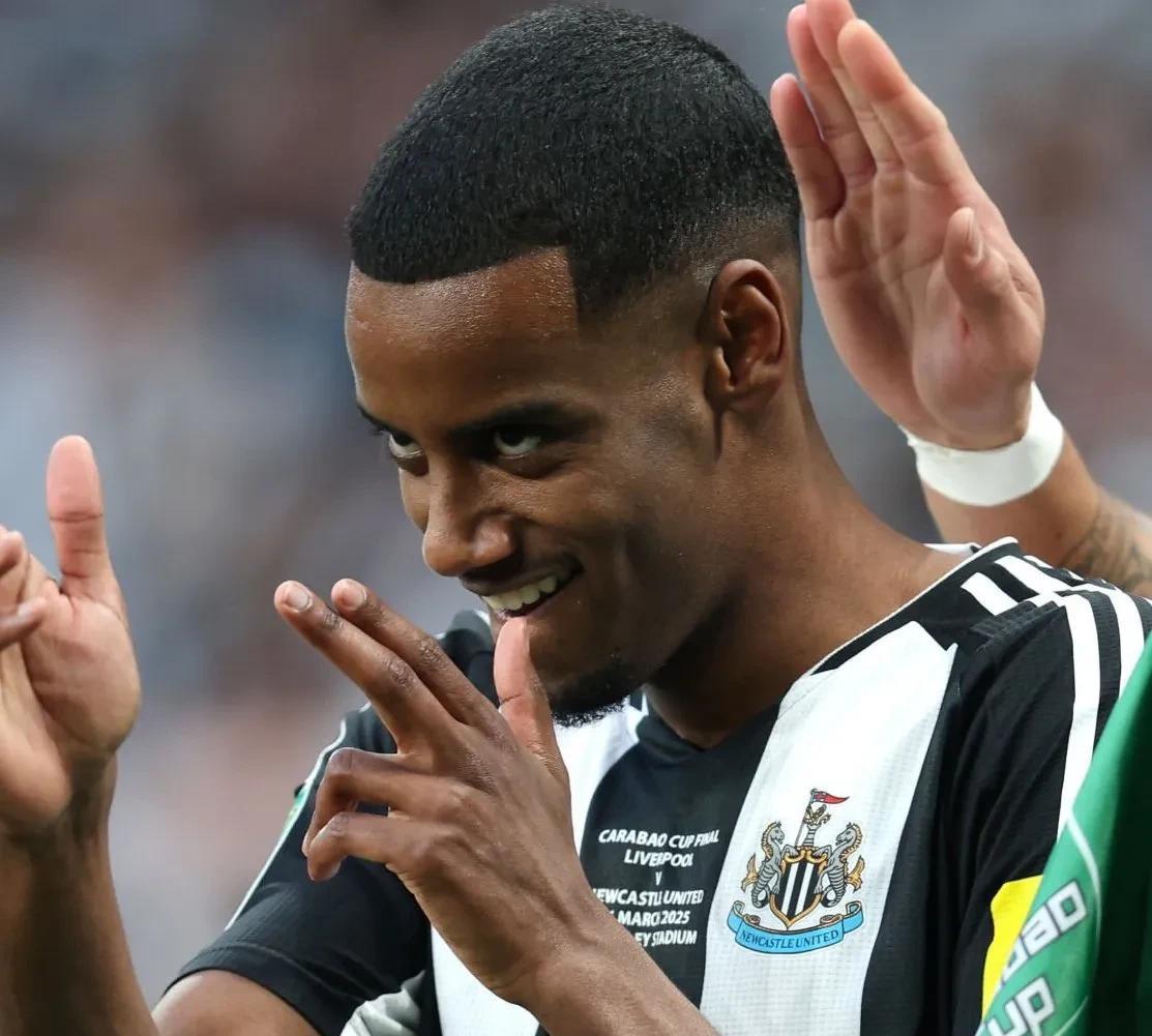 年轻球员闪耀登场,惊艳表现震撼全场 年轻球员闪耀登场,惊艳表现震撼全场