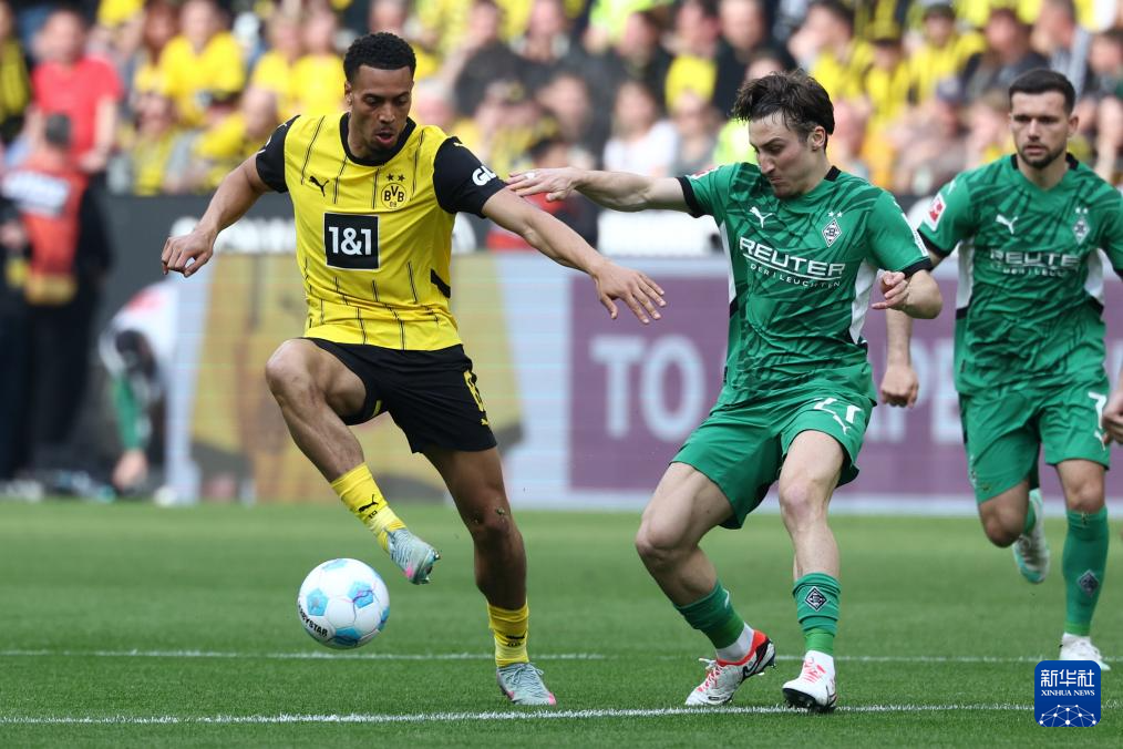 门兴格拉德巴赫大比分胜出，赢得掌声喝彩