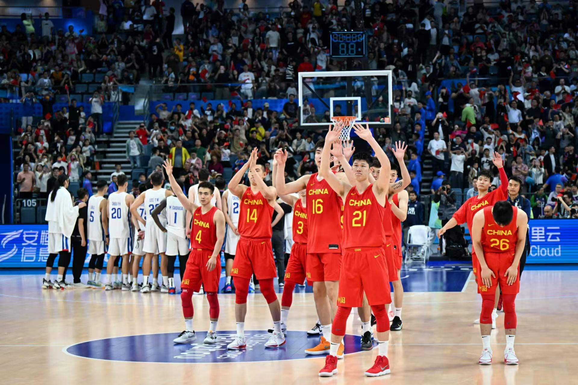 亚洲杯预选赛：中国队豪取胜利，积分领先