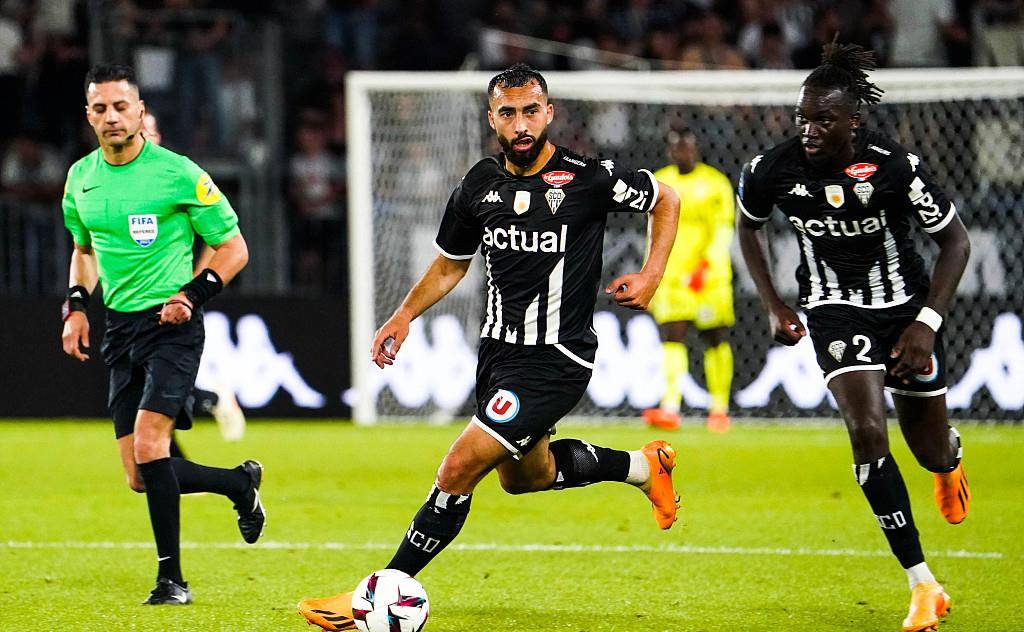 甘冈客场战平昂热,双方握手言和 甘冈客场战平昂热,双方握手言和