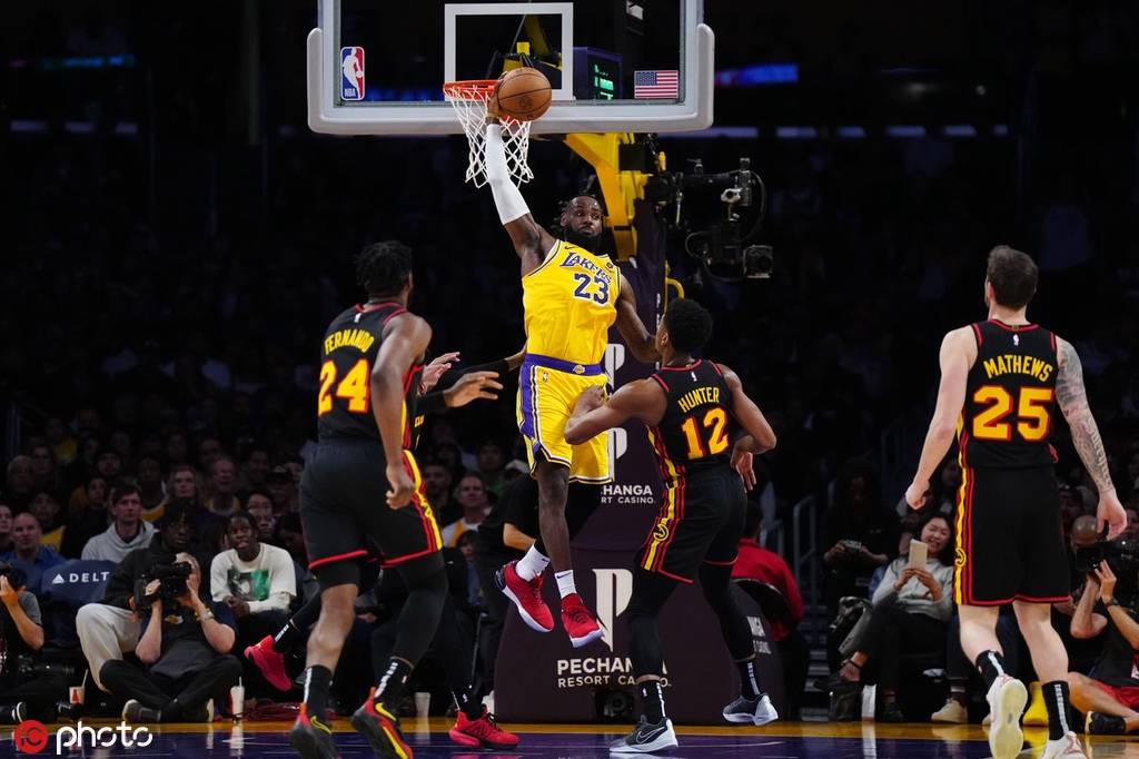 开云体育在线-老鹰队全队发挥失常詹姆斯带领骑士队逆转比赛