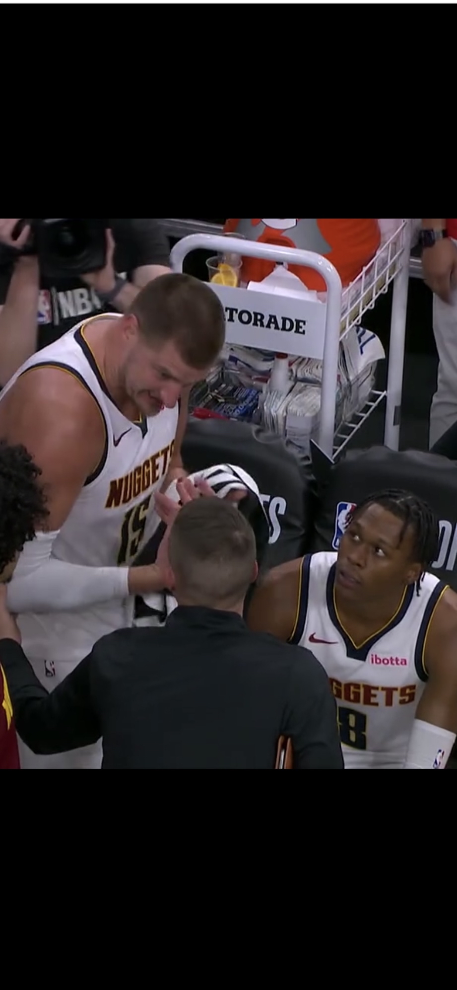 快船再次惨败掘金，三巨头组合遭遇挑战