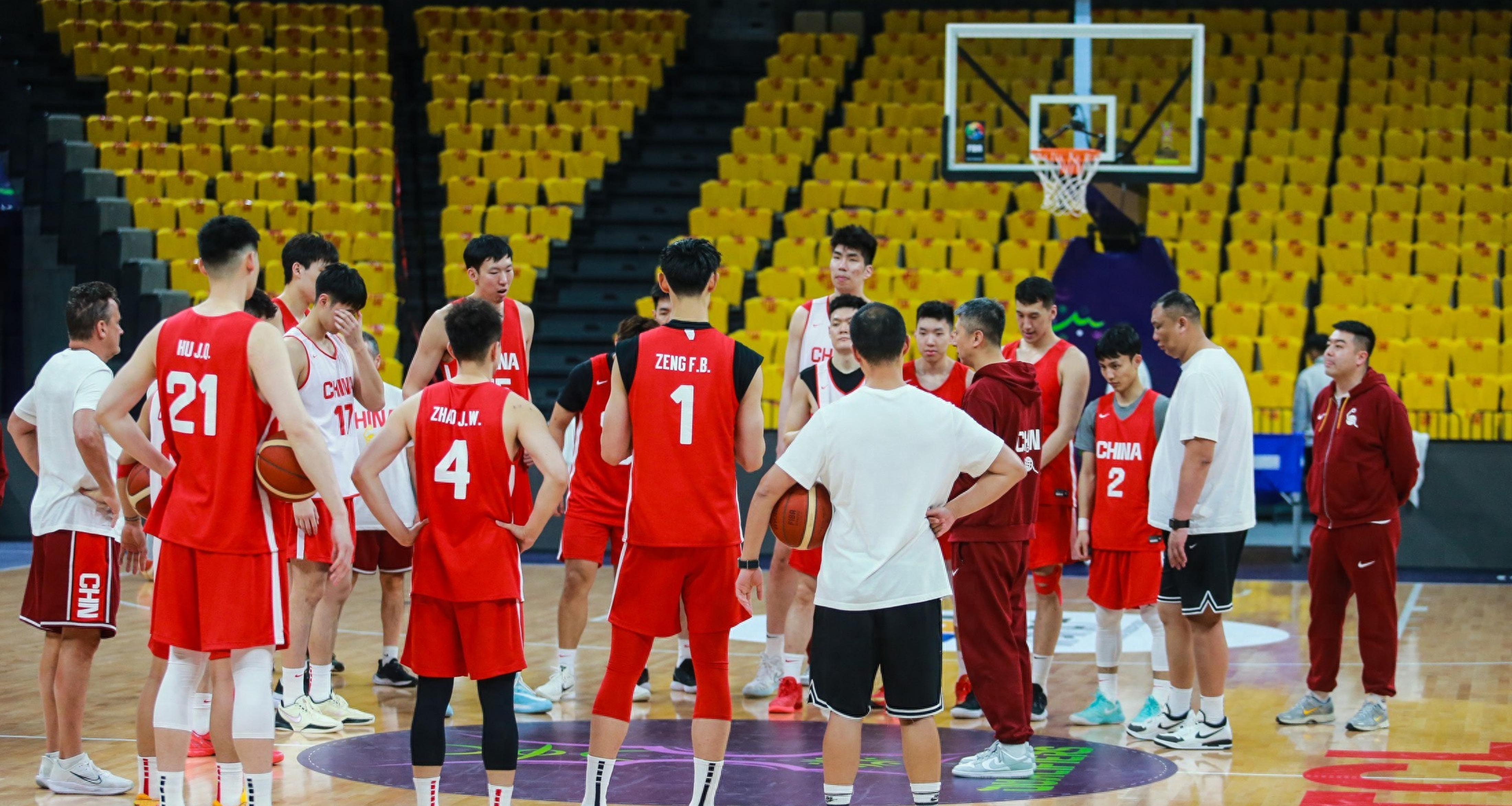 开云体育中国-青年篮球锦标赛开赛，新星崭露头角