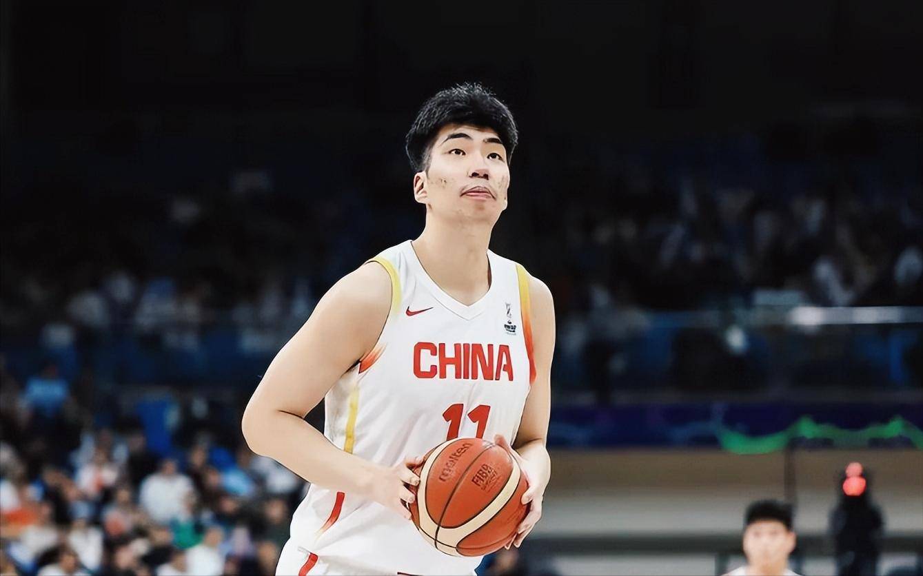 青年篮球锦标赛开赛,新星崭露头角 青年篮球锦标赛开赛,新星崭露头角