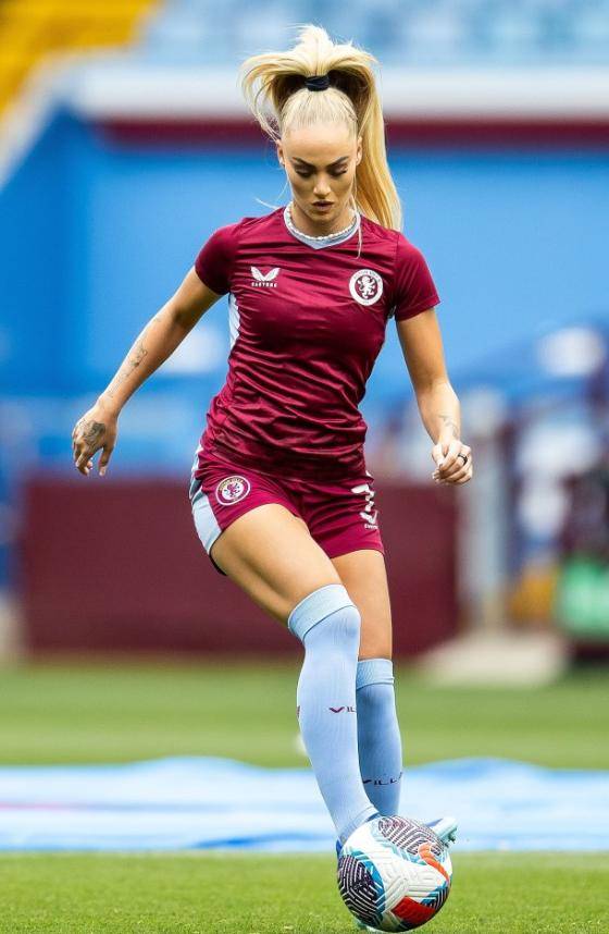 国际女足比赛上,这名球员表现尤为突出 国际女足比赛上,这名球员表现尤为突出