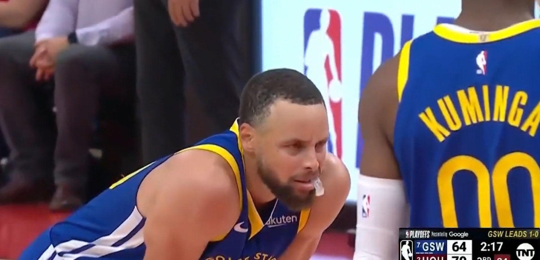 勇士内线压力增大,防守困难加大 勇士内线压力增大,防守困难加大